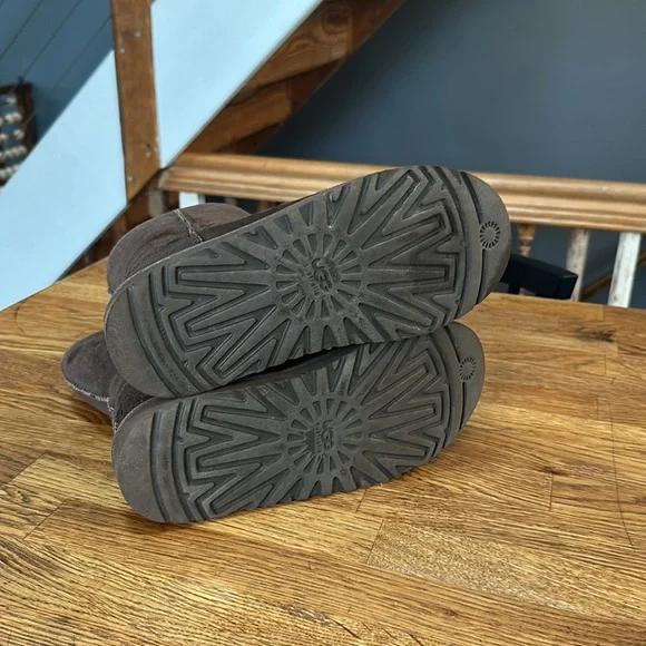 ugg dark brown classic mid shaft boots - used - Picture 7 of 9